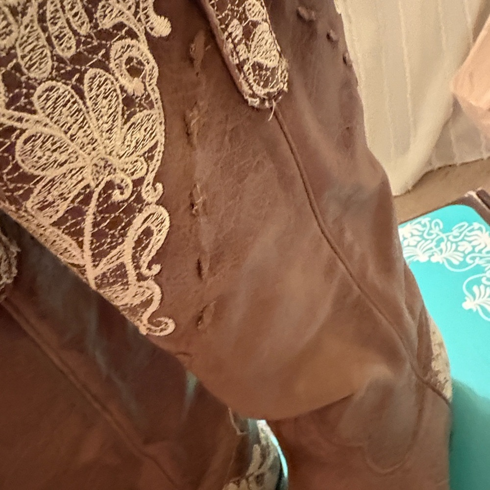 Elegant Lace-Embellished JENI BOOTS BY LANE Size 7 - Picture 4 of 10